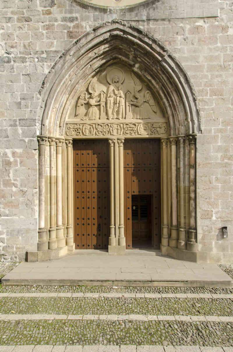 Comunidad Foral de Navarra 164 - Orreaga-Roncesvalles - Real Colegiata de Nuestra Señora de Roncesvalles.jpg